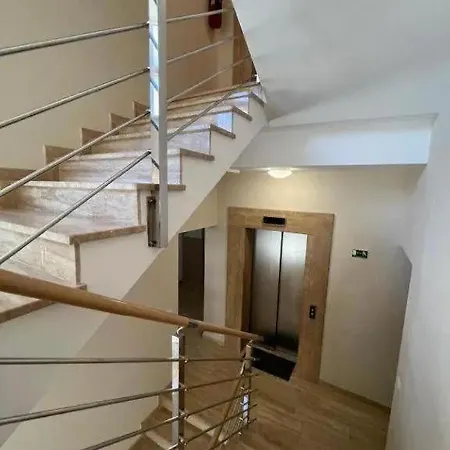 Maris Lux Макарска